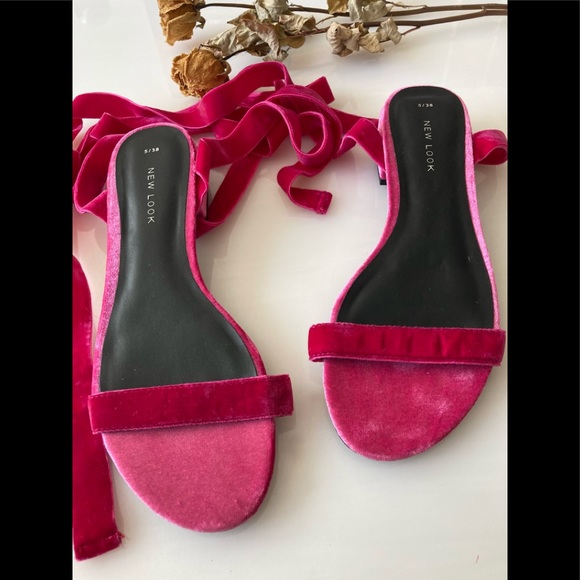 New Look women’s Pink Velvet Lace Up Flat Sandals NWT on the sole of the shoe - Picture 3 of 10